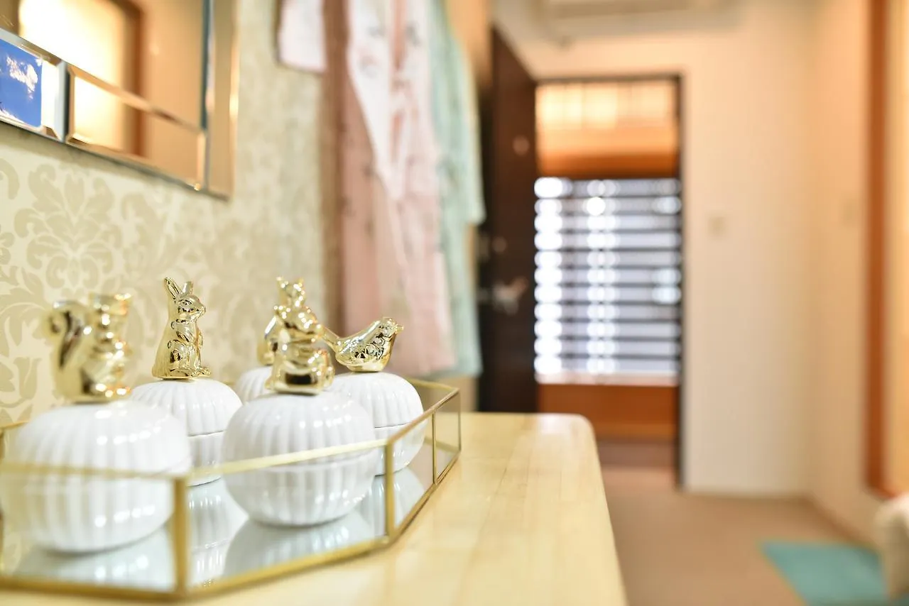 אוסקה Guest House 168 0*,